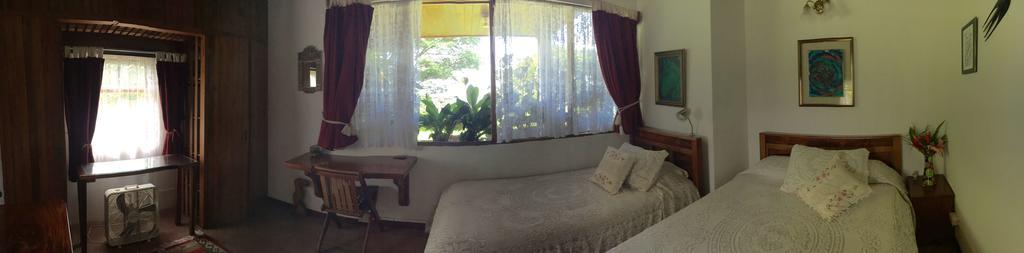 Chalet Nicholas Bed & Breakfast Nuevo Arenal Exterior photo